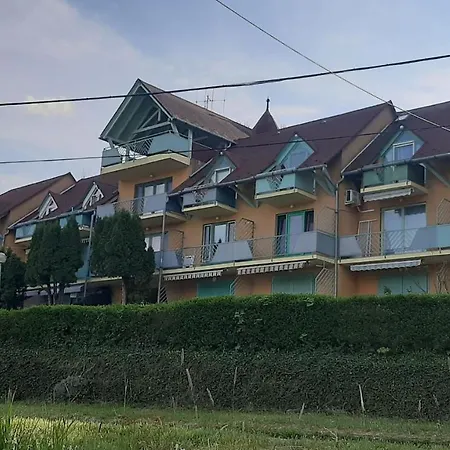 Semesterbostad Onix - *